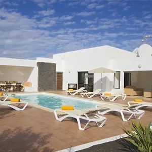 https://villa-paraiso-playa-blanca-lanzarote.in-canary-islands.com